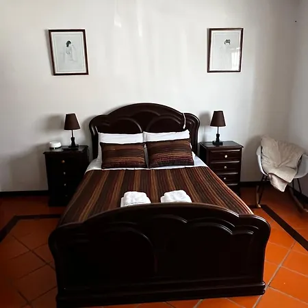 Vagos Guest House ホームステイ